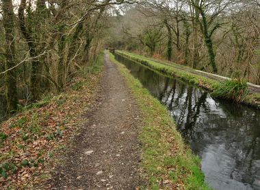 Nilfanion https://commons.wikimedia.org/wiki/File:Tavistock_Canal_aqueduct.jpg