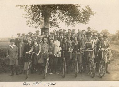 18 Sep 1921- Ladies Ten competitors (ten mile race) Worthing Excelsior Cycling Club. credit West Sussex County Council Libraries